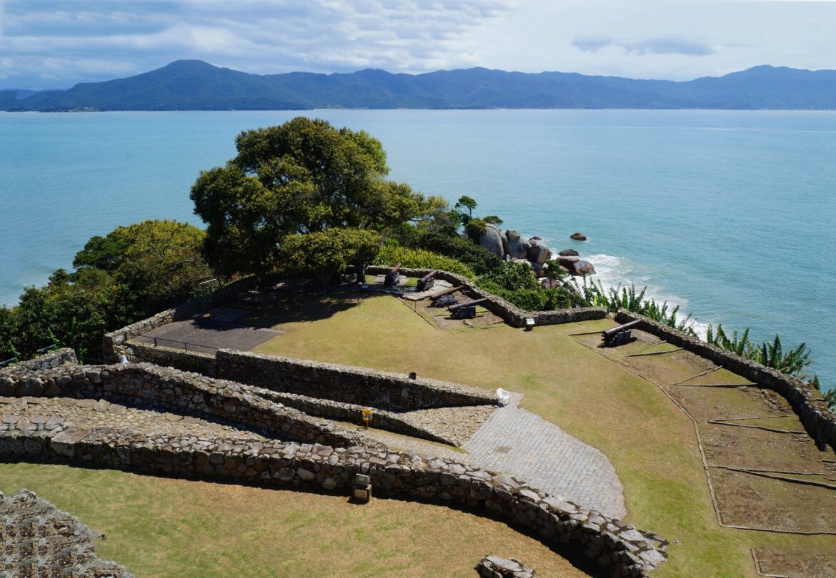 Fortaleza de São José da Ponta Grossa no Norte da Ilha de Florianópolis